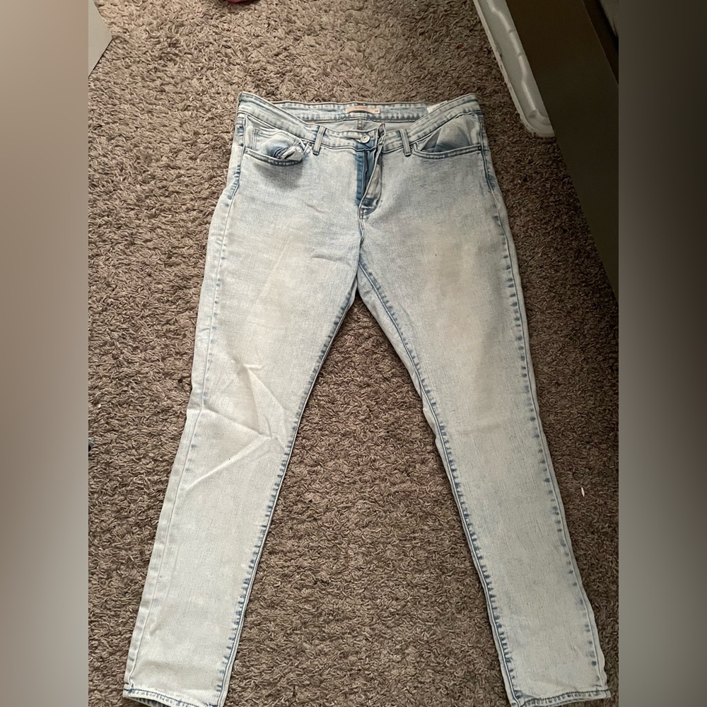 Levi’s light wash skinny jeans